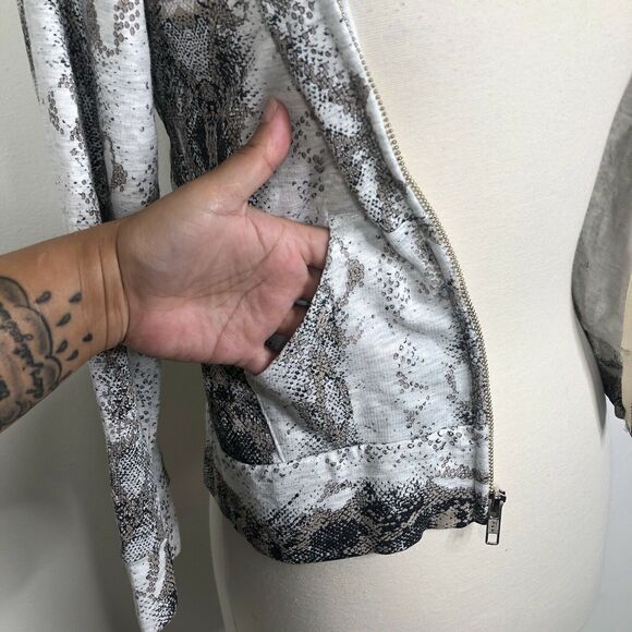 NEW Monrow Snake Print Long Sleeve Lightweight Full Zip Hoodie Womens 8 - Picture 5 of 10